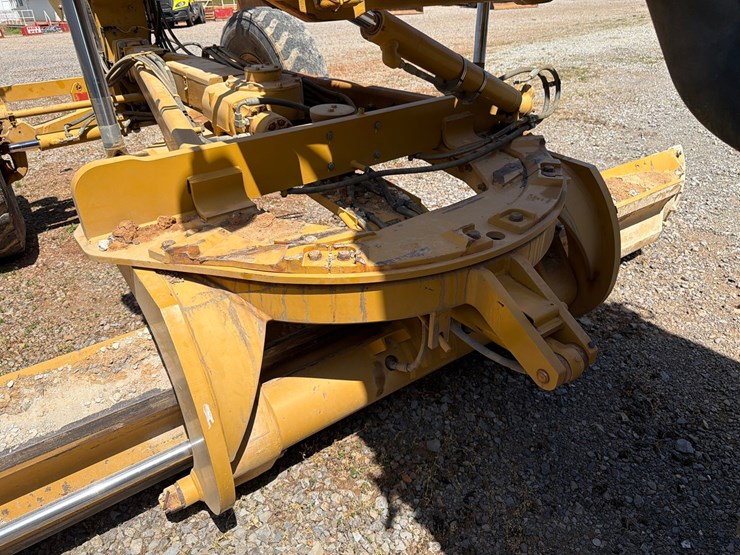 2018-caterpillar-12m3-image-18