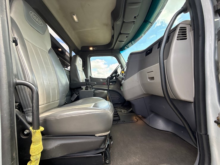 2016-massey-ferguson-8-image-67