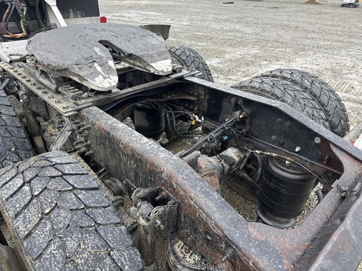 2009-massey-ferguson-8-image-20