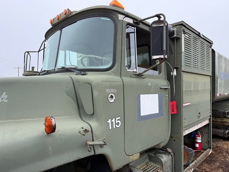 1984-mack-dm492s-image-25