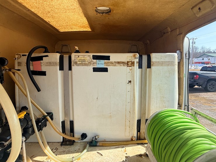 2004-isuzu-npr-image-33