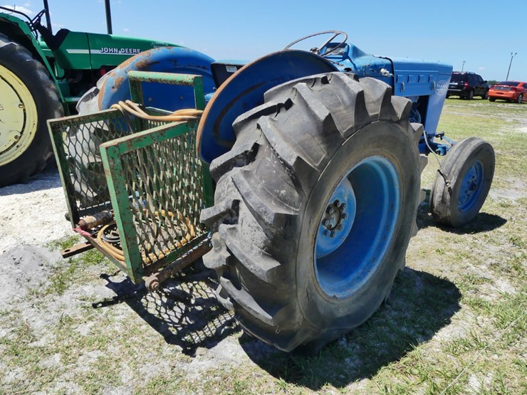 ford-tractor-image-3