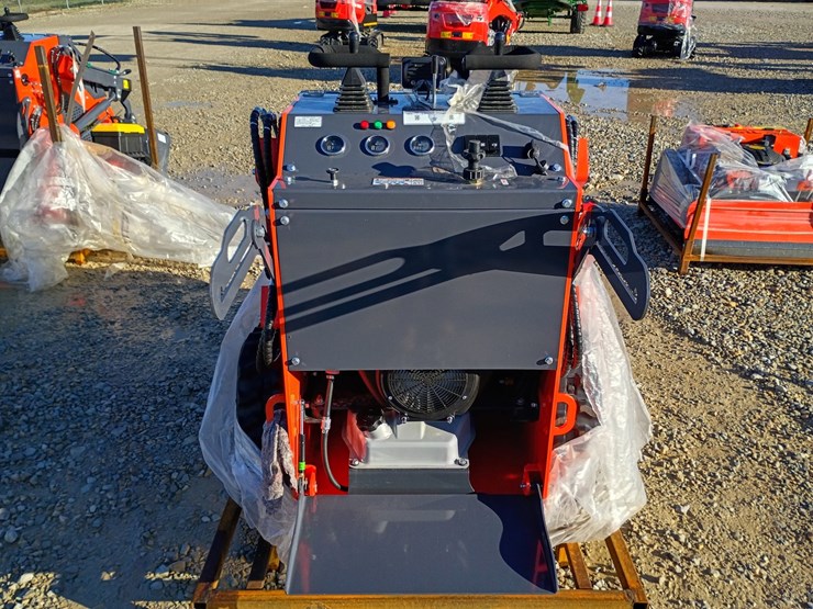 #l19-012-•-2026-tpm-t460-mini-skid-steer-image-9