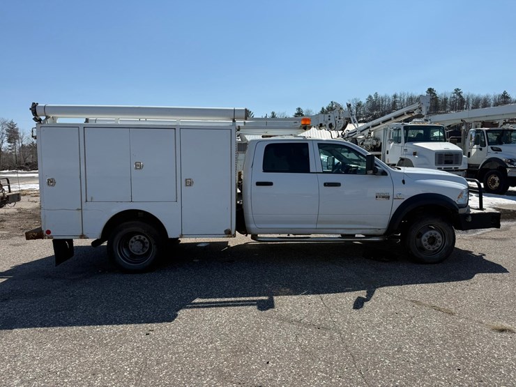 #1064-•-2015-ram-5500-heavy-duty-service-truck-image-6