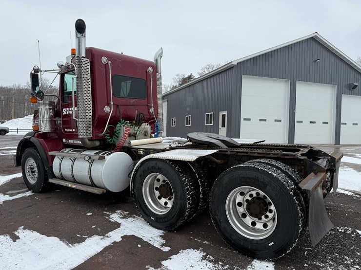 2011-kenworth-t800-image-3