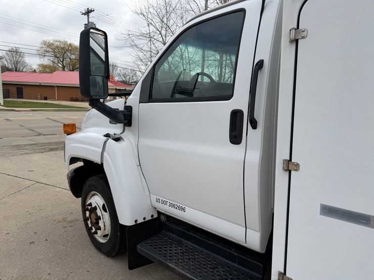 #1048-•-2009-gmc-c5500-specialty-service-truck-image-21