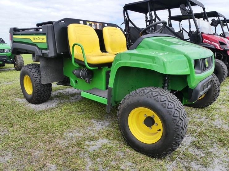 2024-john-deere-tx-4x2-image-1