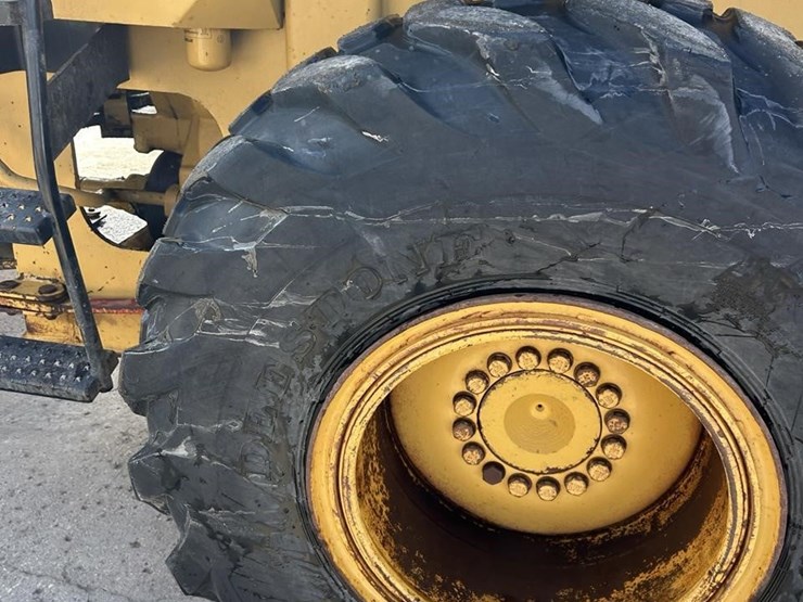 2000-caterpillar-938g-image-30