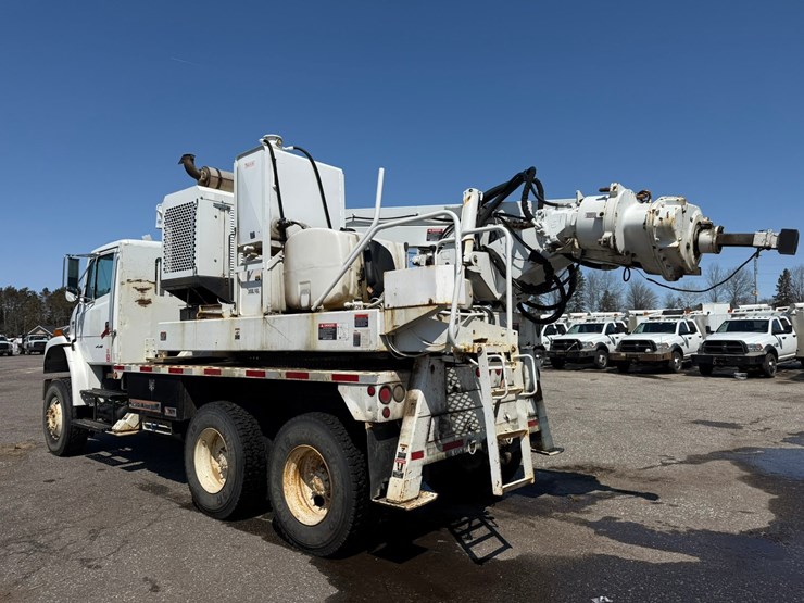 2002-freightliner-fl80-image-3