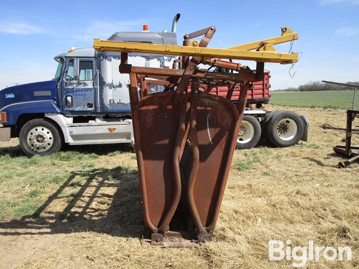 hydraulic-squeeze-chute-image-2