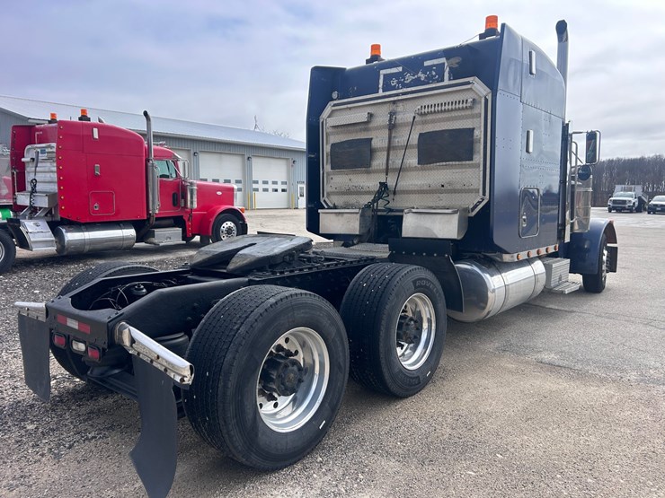 2000-peterbilt-379-image-5
