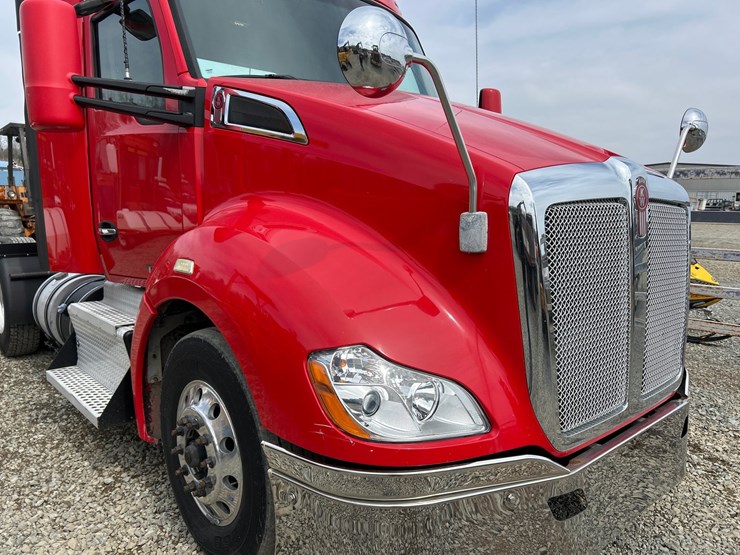 2015-kenworth-t680-image-10