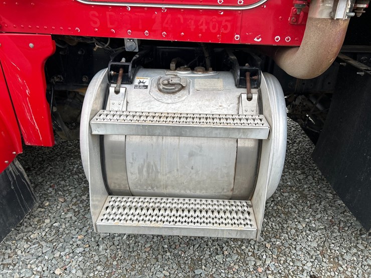 2005-peterbilt-357-image-63