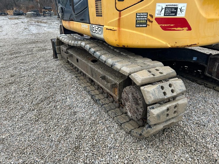 2020-deere-135g-image-16