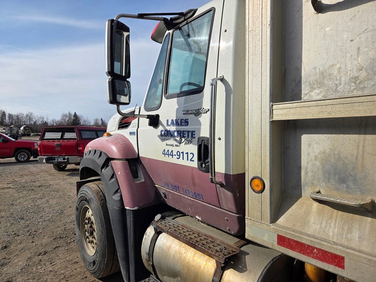 2012-international-7600-image-18