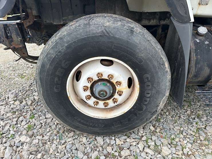 2007-international-7600-image-56