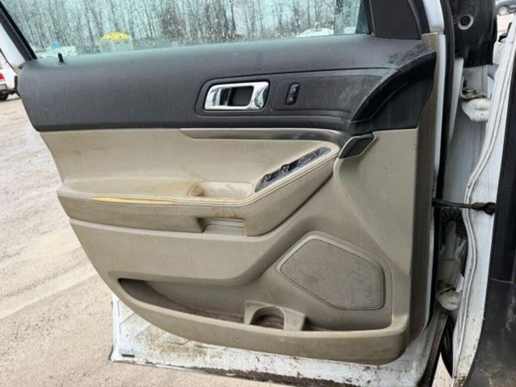 2013-ford-explorer-image-10