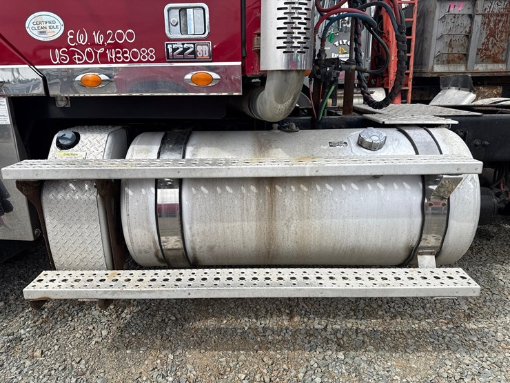 2018-freightliner-122sd-image-31