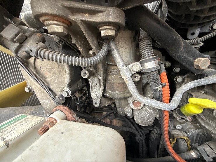 2016-massey-ferguson-8-image-16