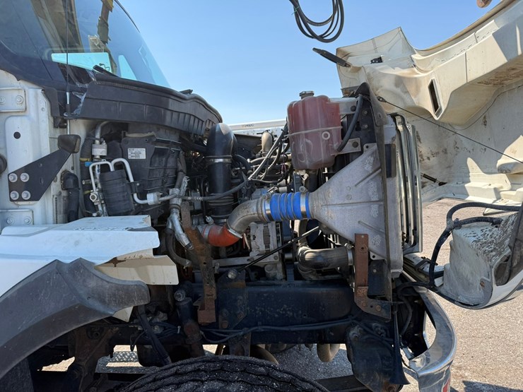 2010-international-7400-image-15