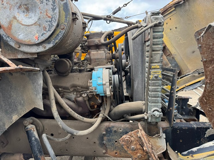 1977-ford-8000-image-30