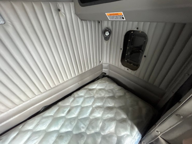 2017-kenworth-t660-image-69