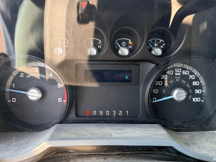 2011-ford-f550-xl-image-39