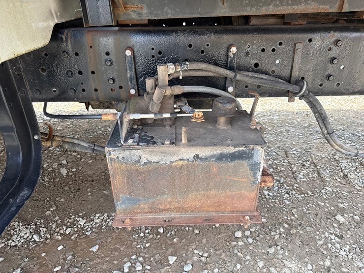 2000-international-4700-image-25