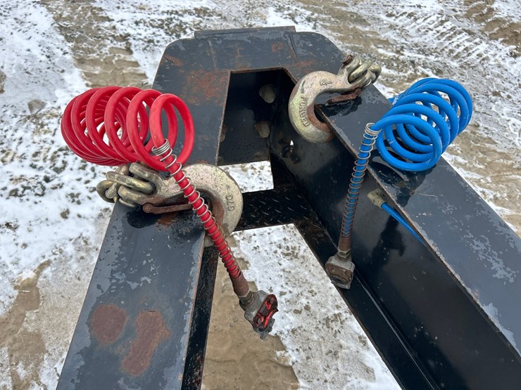 2020-massey-ferguson-8-image-16