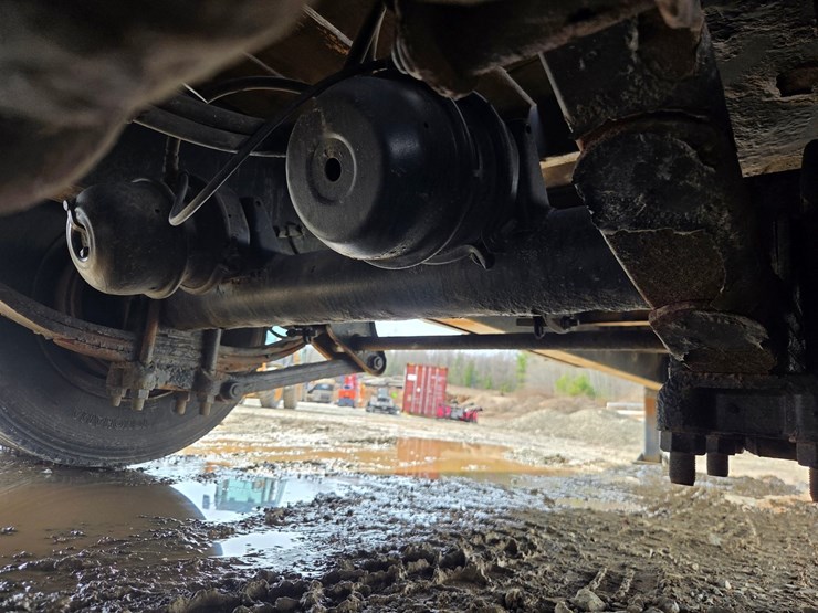 2013-massey-ferguson-8-image-32