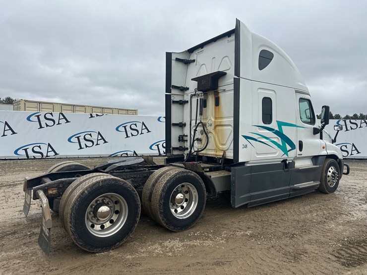 2016-massey-ferguson-8-image-5