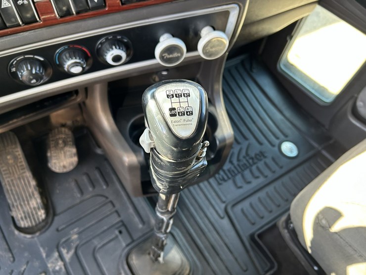 2006-kenworth-t800b-image-63