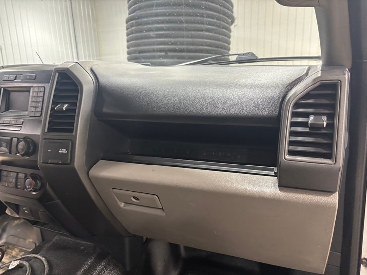 2022-ford-f550-sd-image-39