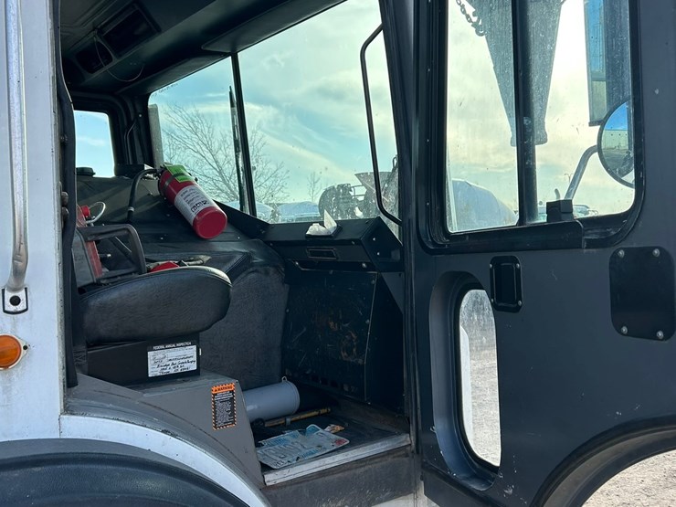 #2237-•-2006-mack-tri-axle-concrete-placement-truck-image-78