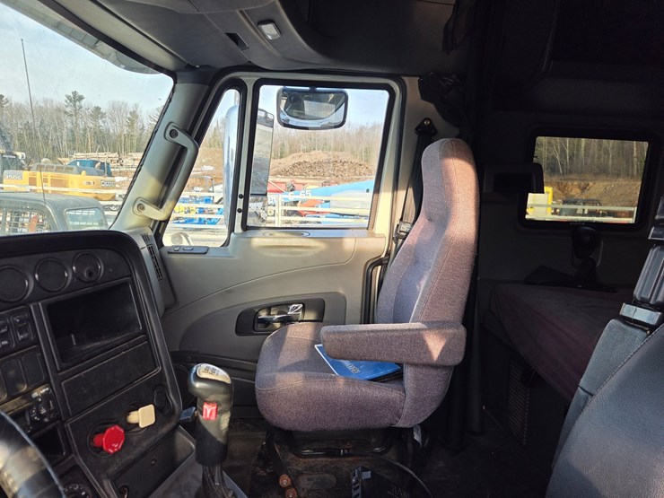 2013-international-prostar-image-55