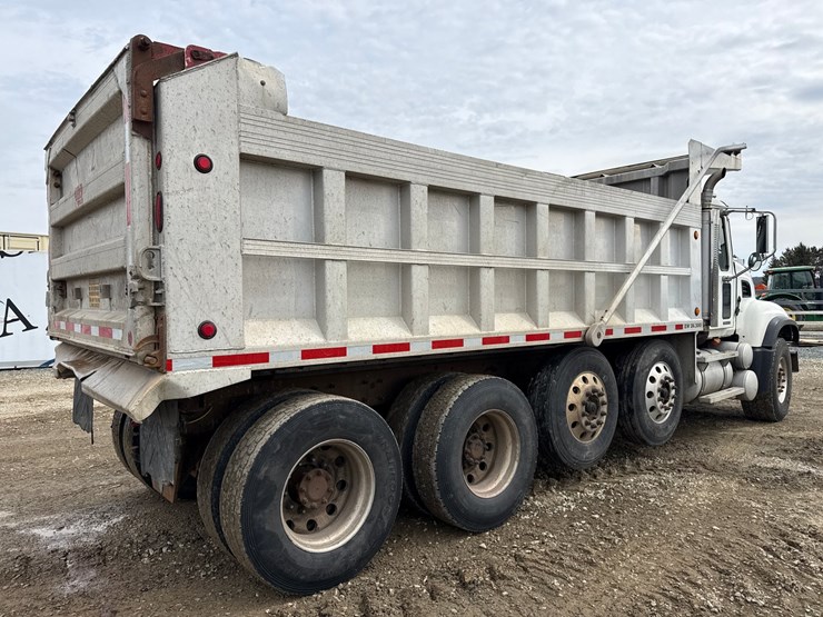 2006-massey-ferguson-8-image-5