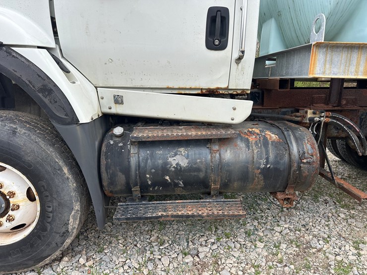 2007-international-7600-image-12