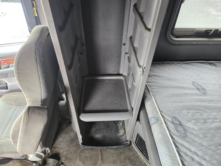 2007-peterbilt-387-image-95