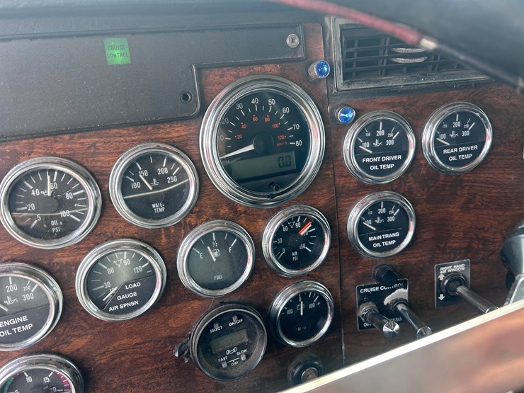 2000-peterbilt-379-image-51