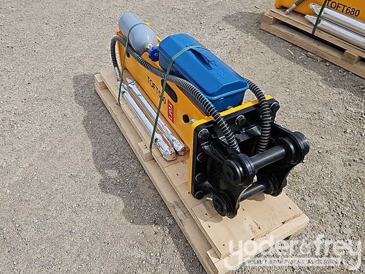 2025-caterpillar-304-image-2