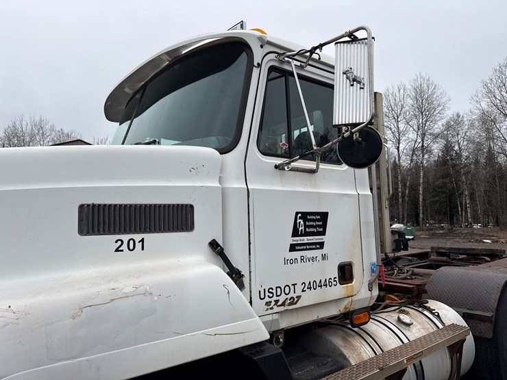 1996-mack-ch613-image-30