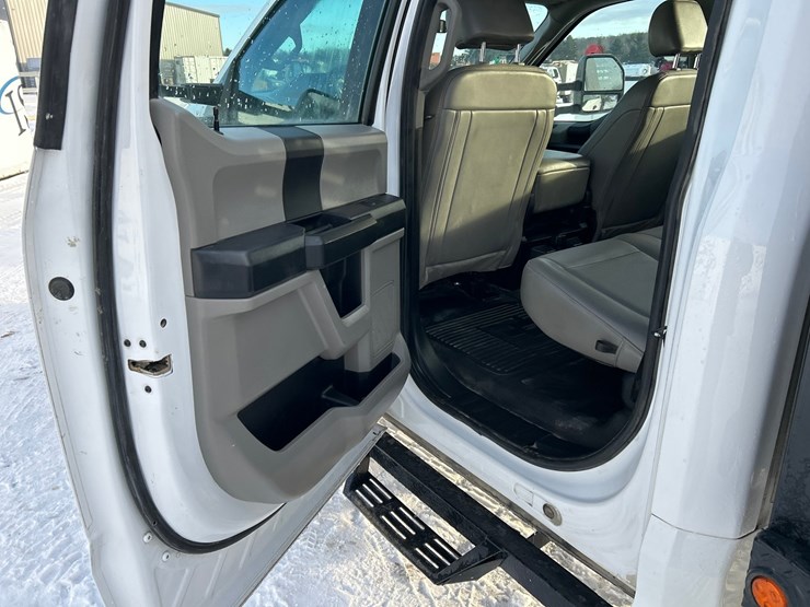 2021-ford-f550-image-58