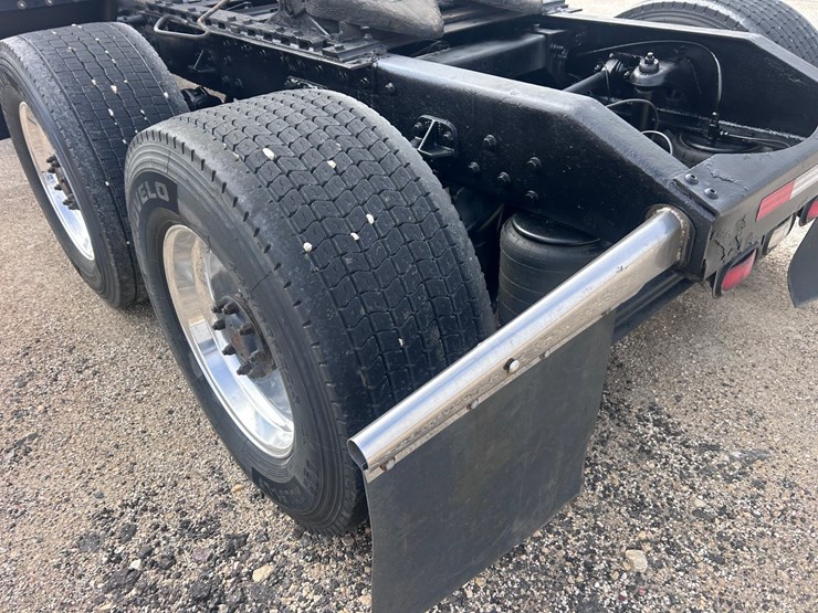 2000-peterbilt-379-image-17