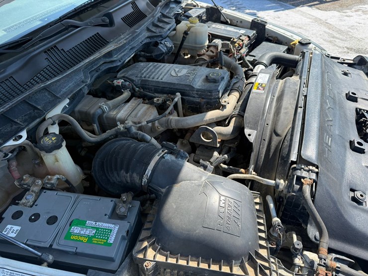 #1064-•-2015-ram-5500-heavy-duty-service-truck-image-35