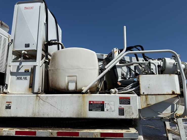 2002-freightliner-fl80-image-28