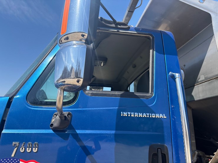 2006-international-7600-image-9
