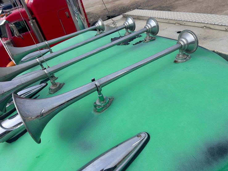 1999-peterbilt-379-image-76