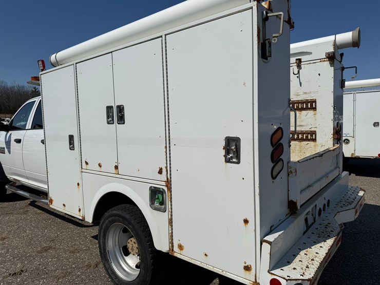 #1060-•-2015-ram-5500-heavy-duty-service-truck-image-16