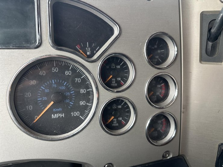 2009-massey-ferguson-8-image-28