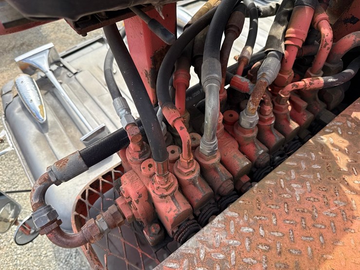 1990-massey-ferguson-8-image-47